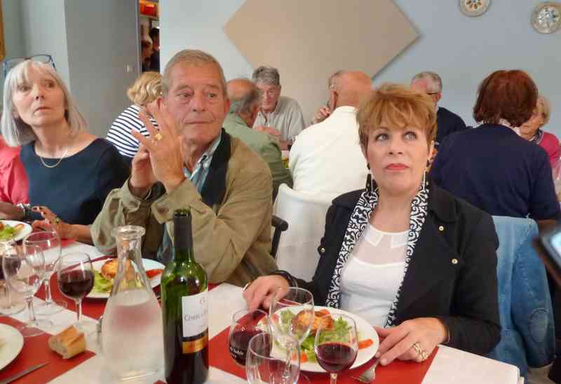 01_P1130240 (Clement).jpg - À Cunfin. Les tablées...